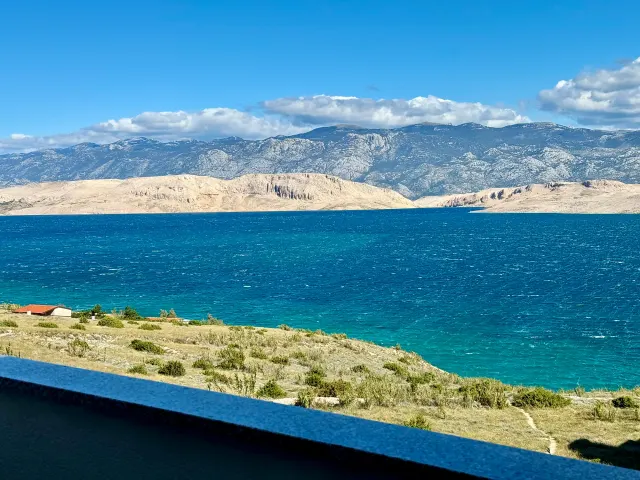 BookNoFees: Penthouse Apartment with Ocean Views and Velebit – Pag