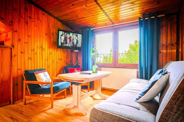 BookNoFees: A peaceful wooden apartment with a terrace and garden – Jarosławiec