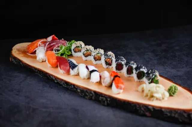 BookNoFees: Hitomi Sushi Bar, Meschede