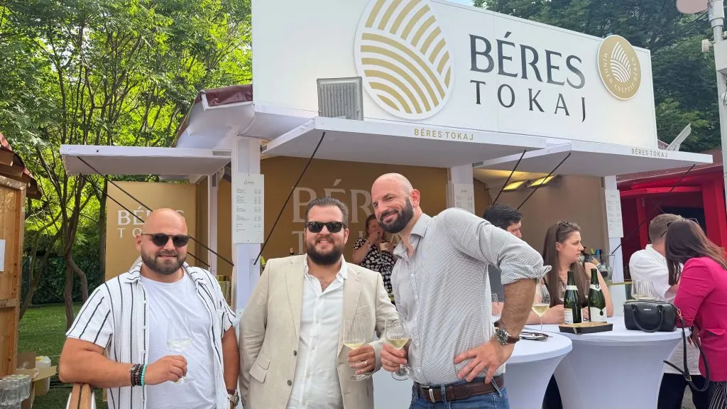 BookNoFees: Restaurant – Kis Tirol Étterem és Fogadó – Budapest – Kis Tirol Restaurant and Inn, photo 1