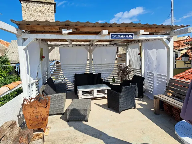 BookNoFees: Quiet vacation rental with a balcony and a grill – Krapanj