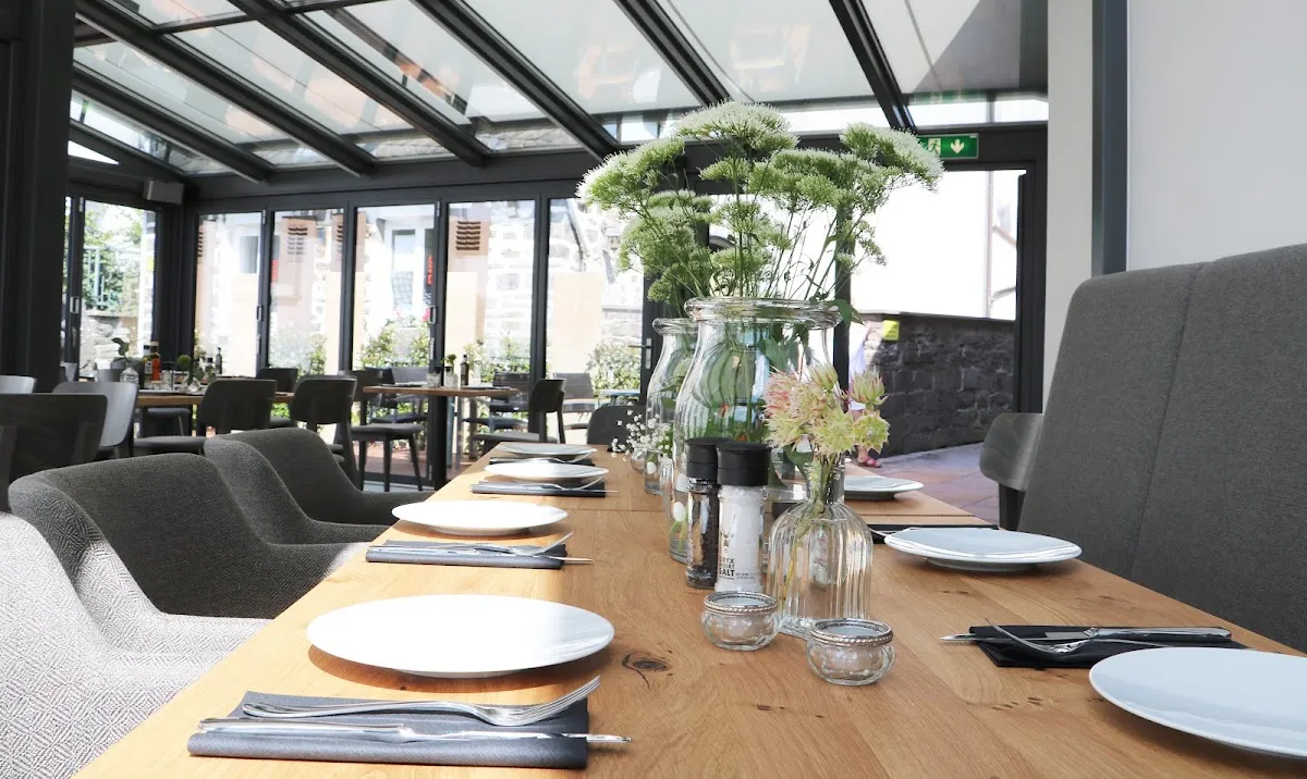 BookNoFees: Restaurant – Ahorn-Veranda – Neuenrade – Maple Porch, photo 1