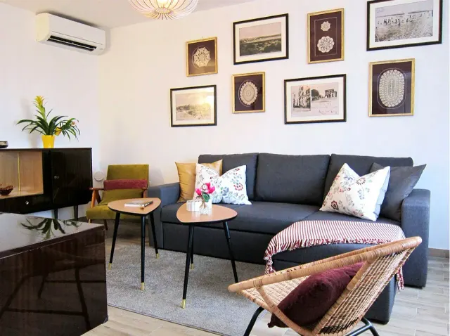 BookNoFees: Spacious vacation home with a garden and ocean view – Medulin