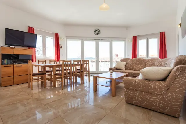 BookNoFees: Architect-designed villa with ocean views for large groups and free beach chairs at the beach – Medulin
