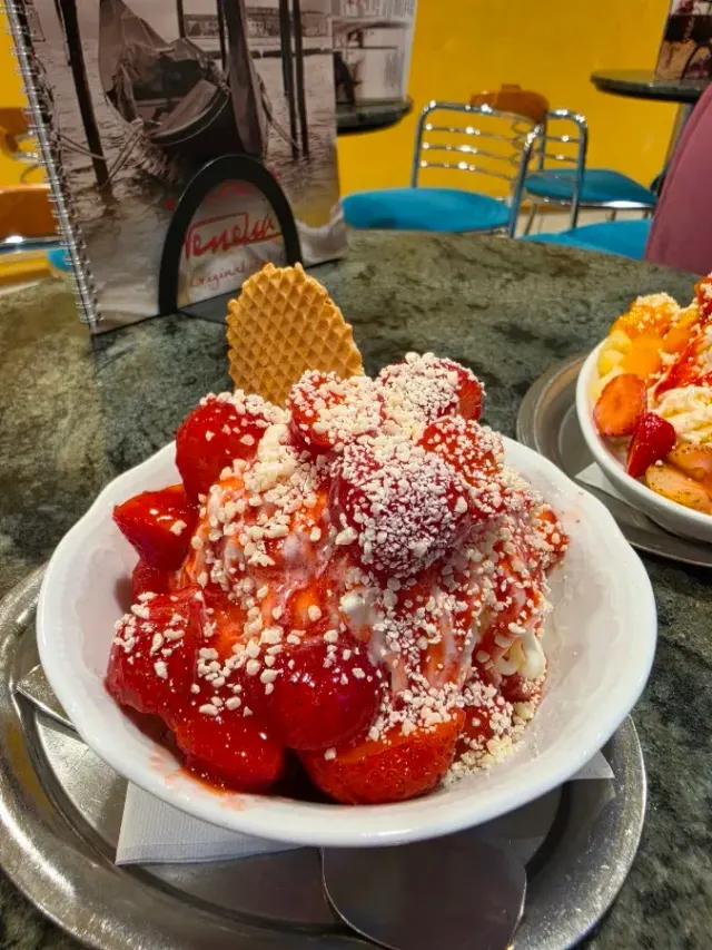 BookNoFees: Ice cream – Casto Fabio Italienisches Eiscafé – Marsberg – Casto Fabio Italian Ice Cream Parlor, photo 2