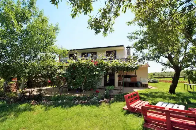 BookNoFees: Sandra's House—Pure Relaxation for Young and Old – Pula
