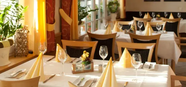 BookNoFees: Restaurant – Luckai Hotel & Restaurant – Meschede-Freienohl – Luckai Hotel & Restaurant, photo 2