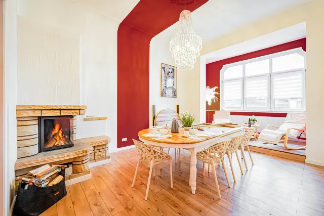 BookNoFees: Spacious 145 m² apartment in a historic building with 4 bedrooms and 1 private parking space in Magdeburg – Magdeburg