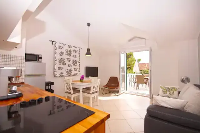 BookNoFees: NEW - Vacation Rental 1 Near the Beach – Tribunj