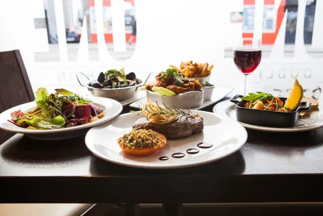 BookNoFees: Restaurant – One Bistro – Dublin – One Bistro, photo 2