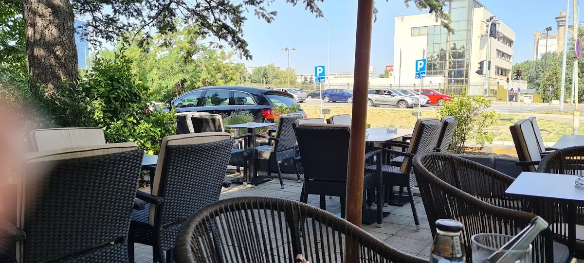 BookNoFees: Café – Caffe Motiv – Belgrade – Caffe Motiv, photo 1