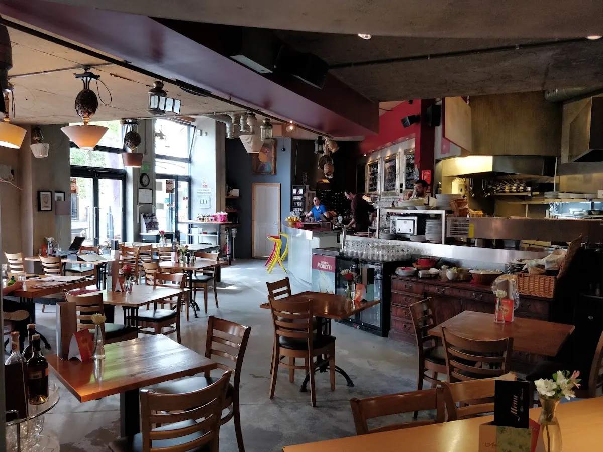 BookNoFees: Restaurant – Cafe Amisha – London – Cafe Amisha, photo 1