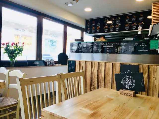 BookNoFees: Burger Time, Ljubljana