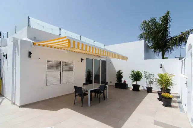 BookNoFees: Casa Kriki: An exclusive bungalow with a rooftop terrace in the Holycan resort – Playa Del Ingles