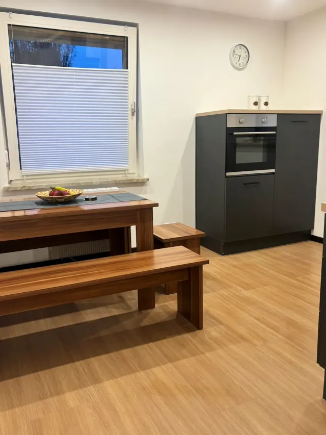 BookNoFees: Modern ground-floor apartment with a garden and a barbecue – Bodenwerder