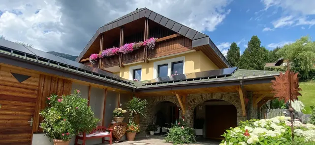 BookNoFees: Stylish apartment with a garden and a fireplace – St. Michael Im Lungau