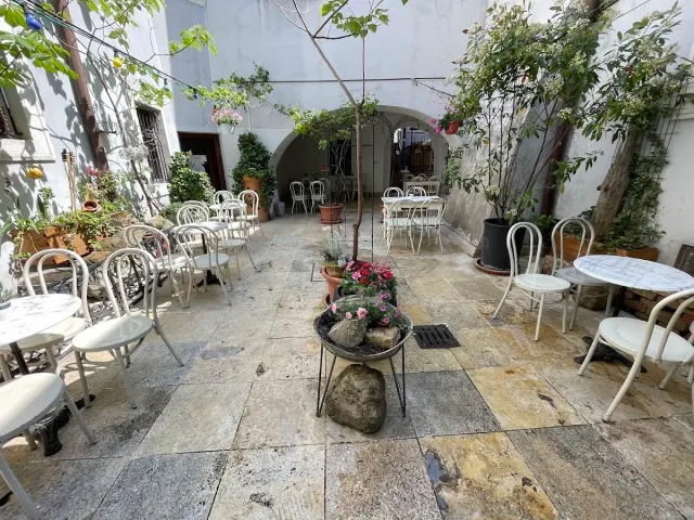 BookNoFees: Café – Café Malewill – Bratislava – Café Malewill, photo 3