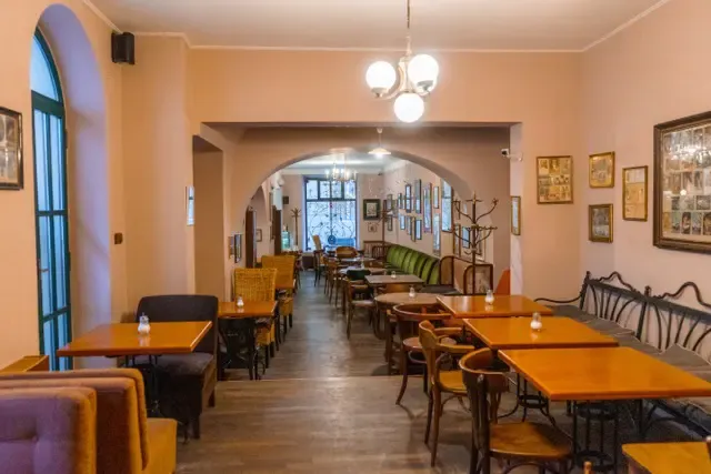 BookNoFees: Café – Choco-Café U Červené židle – Prague – Choco-Café at the Red Chair, photo 2