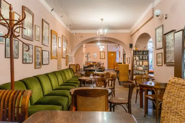 BookNoFees: Café – Choco-Café U Červené židle – Prague – Choco-Café at the Red Chair, photo 1