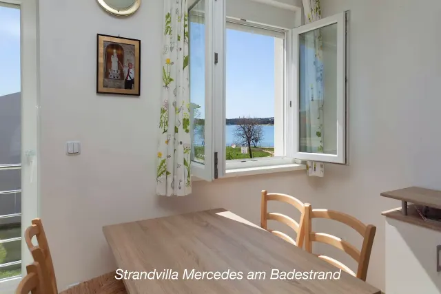 BookNoFees: One floor of our beach villa, featuring a large terrace, pergola, and outdoor grill – Medulin