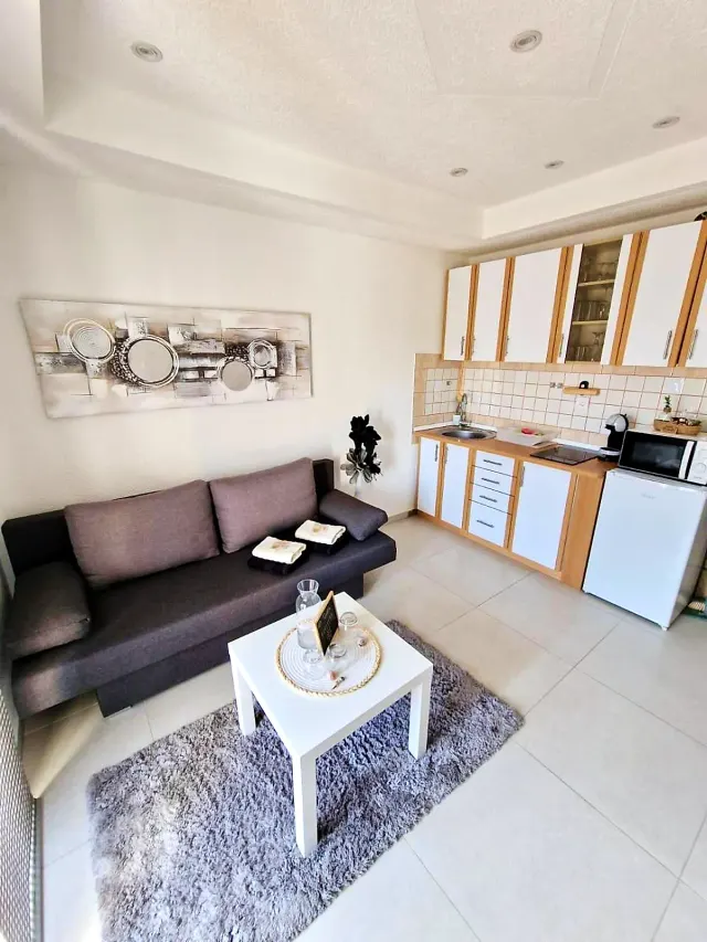 BookNoFees: Quiet vacation rental with a balcony and ocean view – Vir