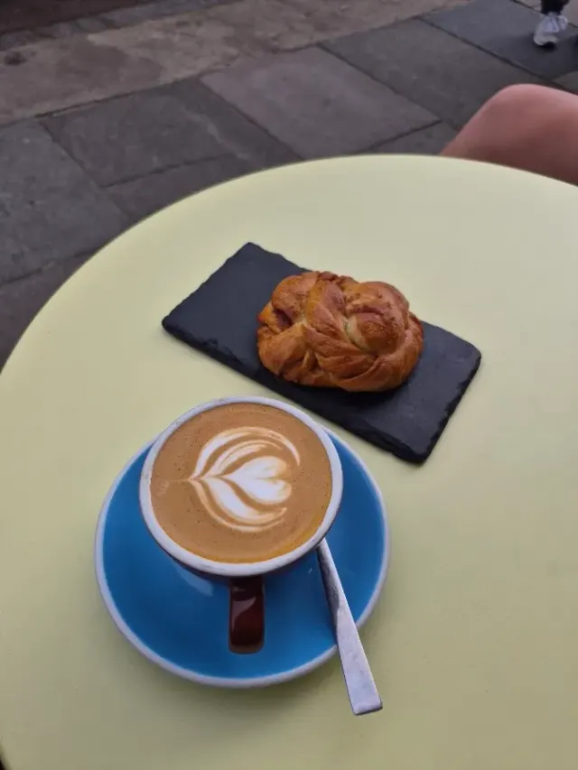 BookNoFees: Café – Brothers Bakery – London – Brothers Bakery, photo 2