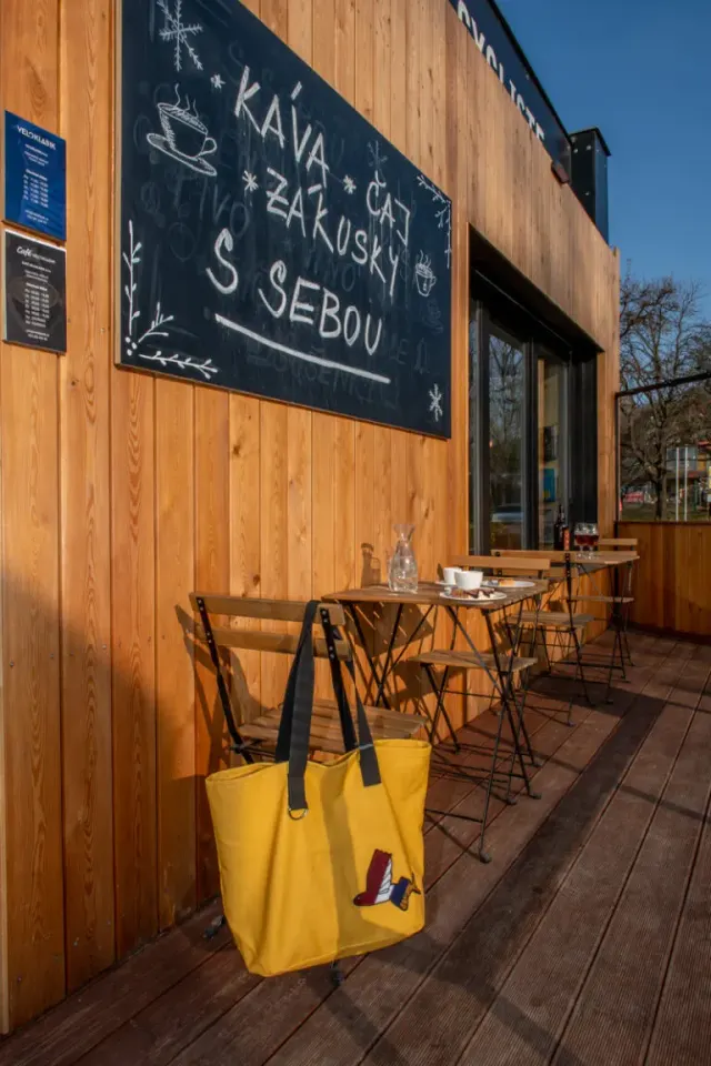 BookNoFees: Café – Café Veloklasik – Prague – Café Veloklasik, photo 2