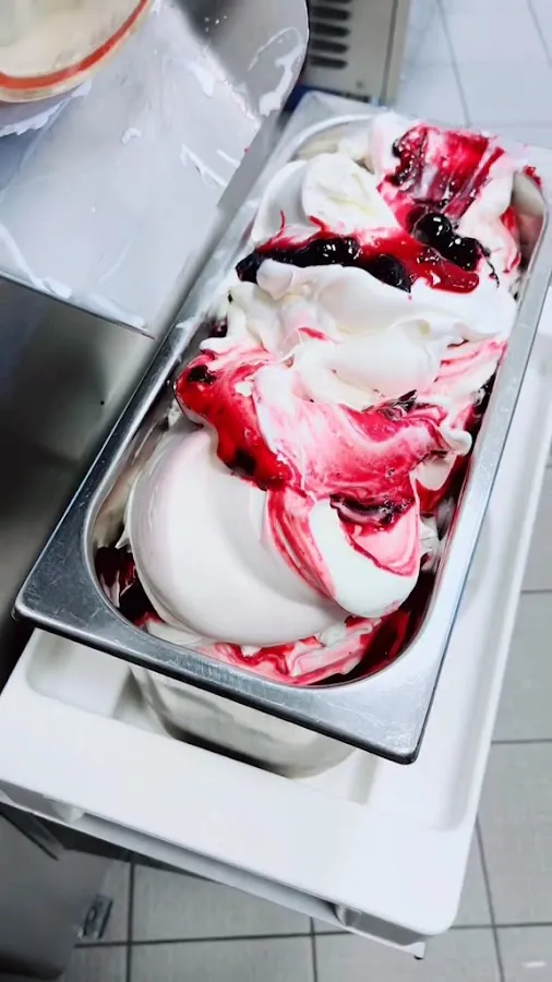 BookNoFees: Restaurant – Grossi's Eismanufaktur – Attendorn – Grossi's Ice Cream Factory, photo 3