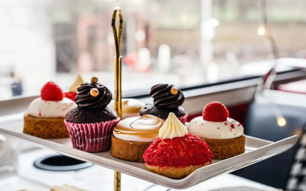 BookNoFees: Café – Cserfalvi Cukrászda – Budapest – Cserfalvi Pastry Shop, photo 1