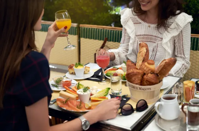 BookNoFees: Les Deux Magots, Paris