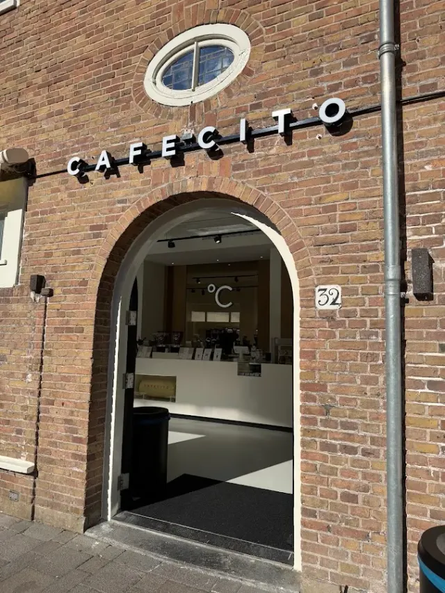 BookNoFees: Cafecito, Amsterdam
