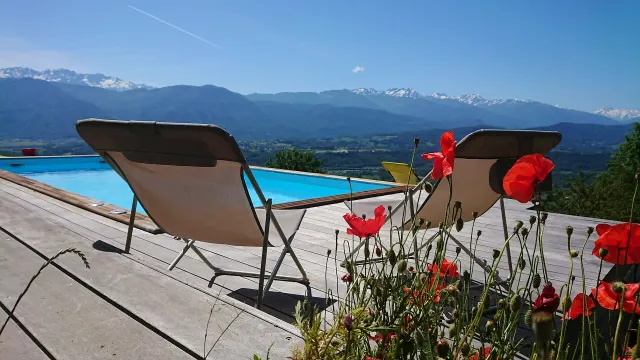 BookNoFees: Charming rental for 2 with a pool in Savoie – St Pierre D'albigny
