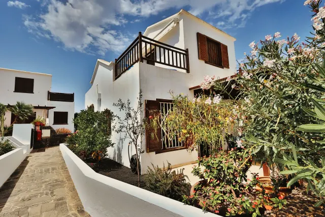 BookNoFees: Pequeño Paraíso Lanzarote | Modern vacation home for 4 | in Solvalor, Playa Honda – Playa Honda