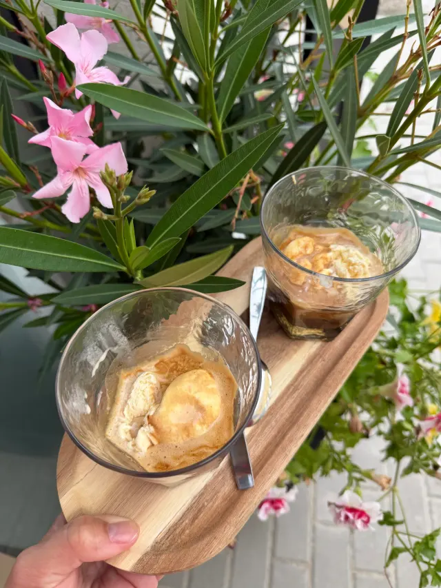 BookNoFees: Café – Kavárna a cukrárna Lilly – Prague – Lilly Café and Pastry Shop, photo 3