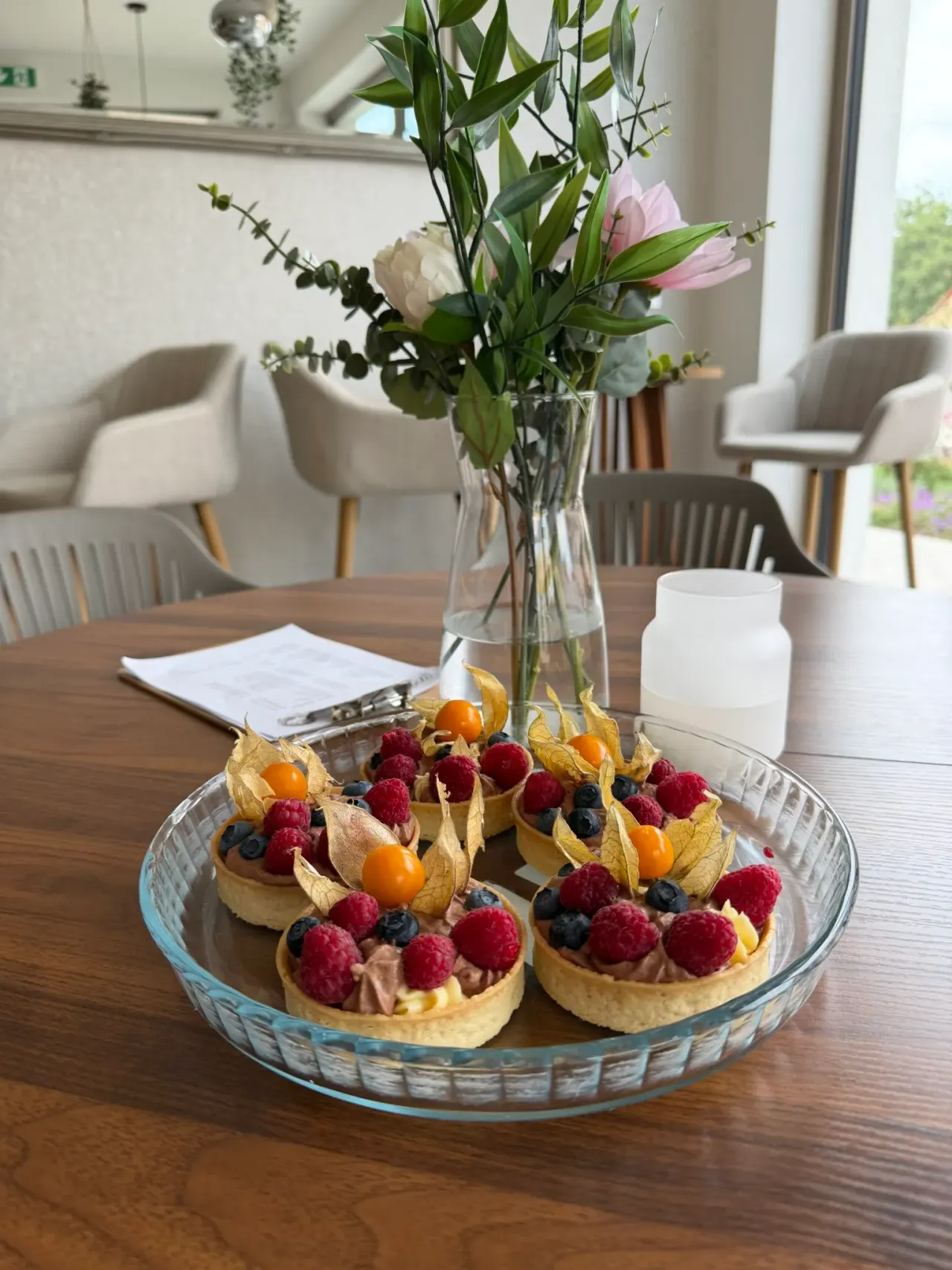 BookNoFees: Café – Kavárna a cukrárna Lilly – Prague – Lilly Café and Pastry Shop, photo 1
