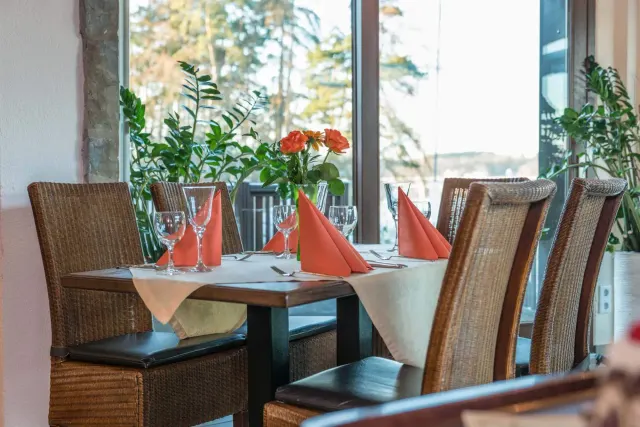 BookNoFees: Restaurant – Forsthaus am Möhnesee – Möhnesee – Forest House on Lake Möhnesee, photo 2