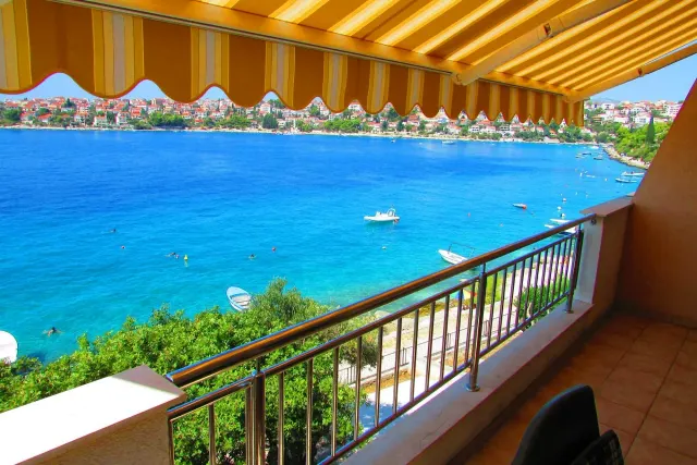 BookNoFees: transient house sa Trogir – Tahimik na apartment na may tanawin ng dagat