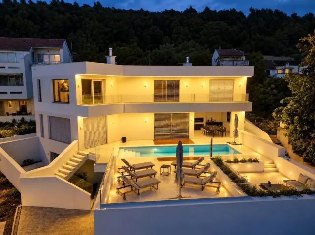 BookNoFees: transient house sa Rogoznica – Villa Luise